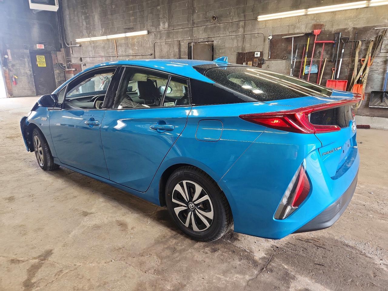 2017 Toyota Prius Prime Premium - Image 2