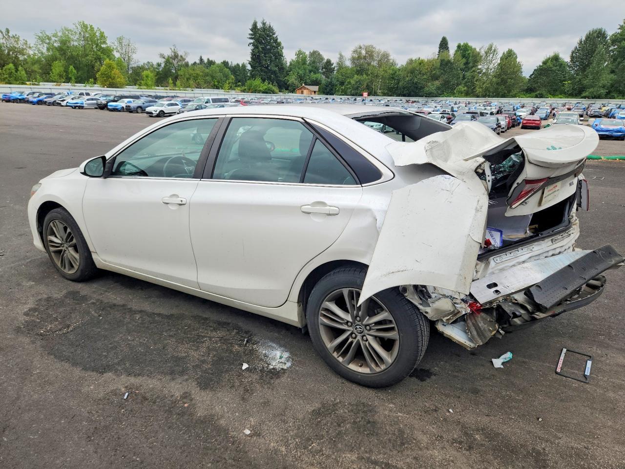 2016 Toyota Camry Se - Image 2