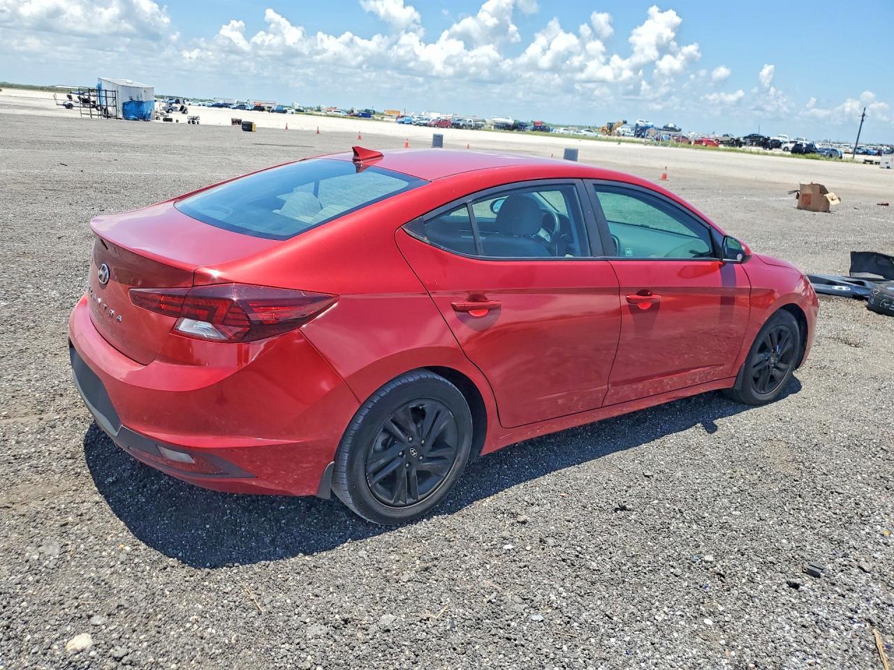 2020 Hyundai Elantra Sel - Фото 3