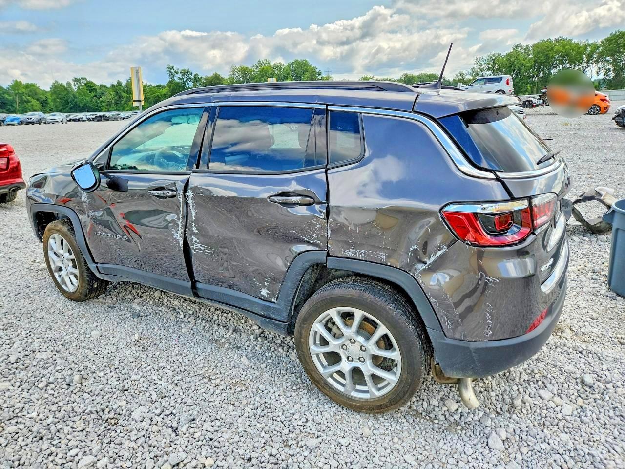 2023 Jeep Compass Latitude Lux - Фото 2
