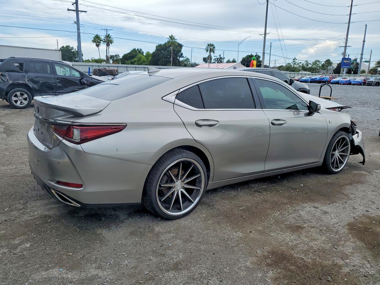2019 Lexus Es 350 - Image 3