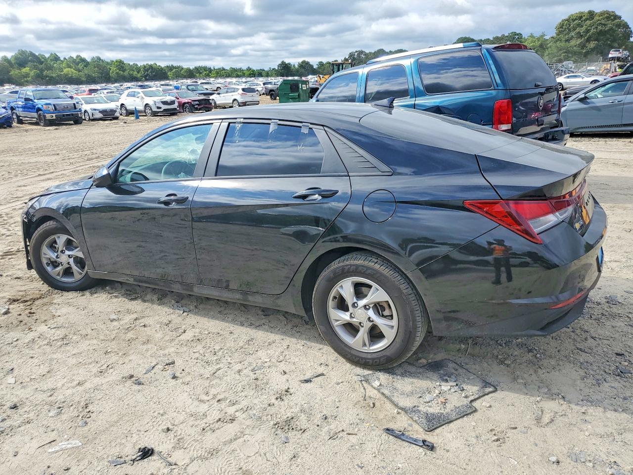 2021 Hyundai Elantra Se - Image 2