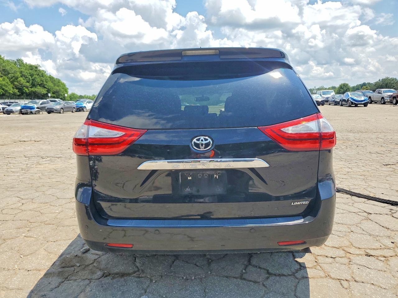 2015 Toyota Sienna Limited 7-Passenger - Image 6