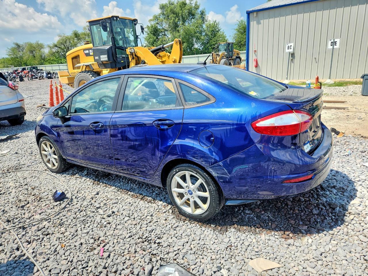 2016 Ford Fiesta Se - Фото 2
