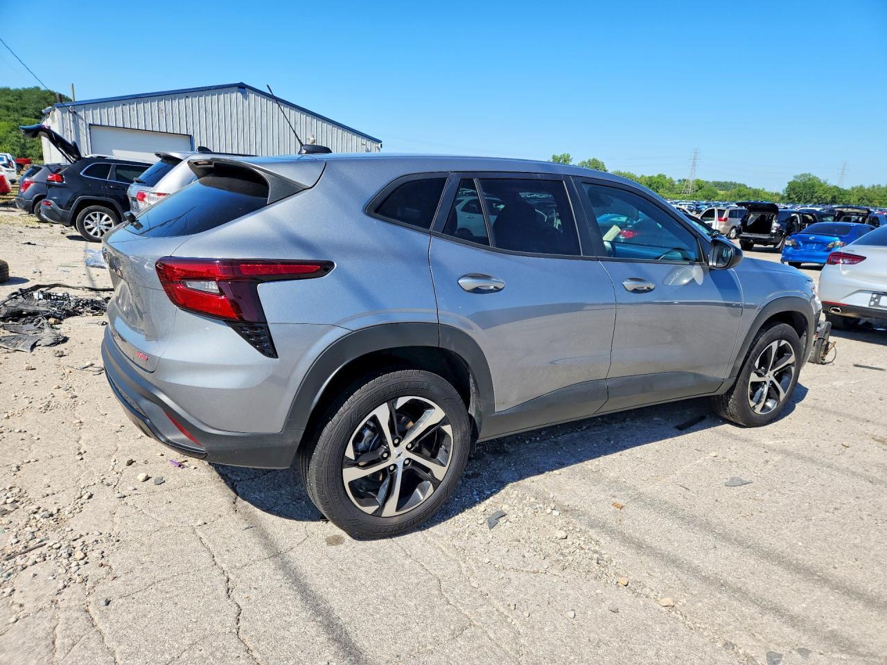 2025 Chevrolet Trax 1Rs - Фото 3