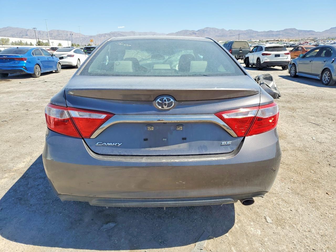 2016 Toyota Camry Se - Фото 6