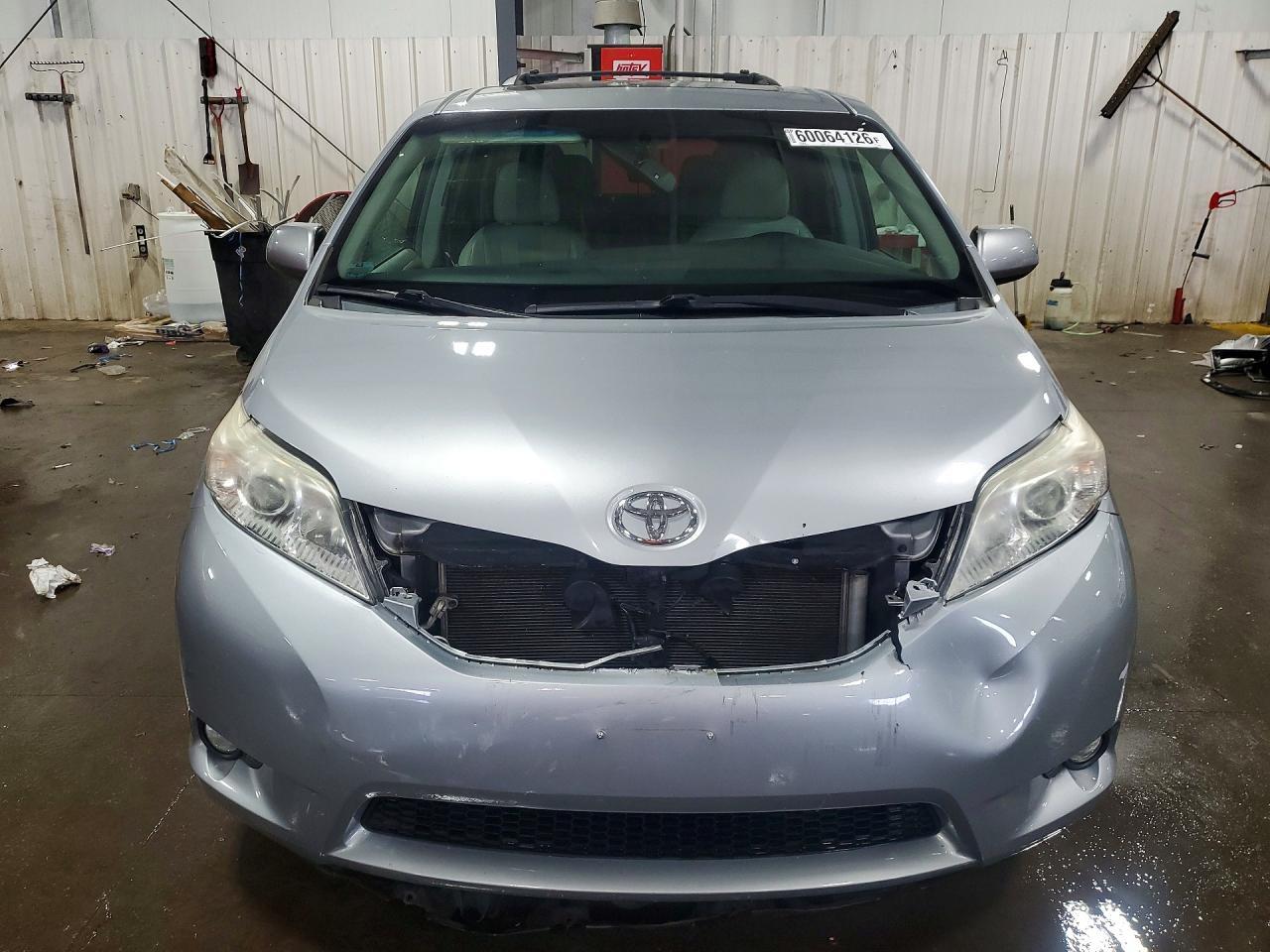 2015 Toyota Sienna Xle Premium 8-Passenger - Фото 5