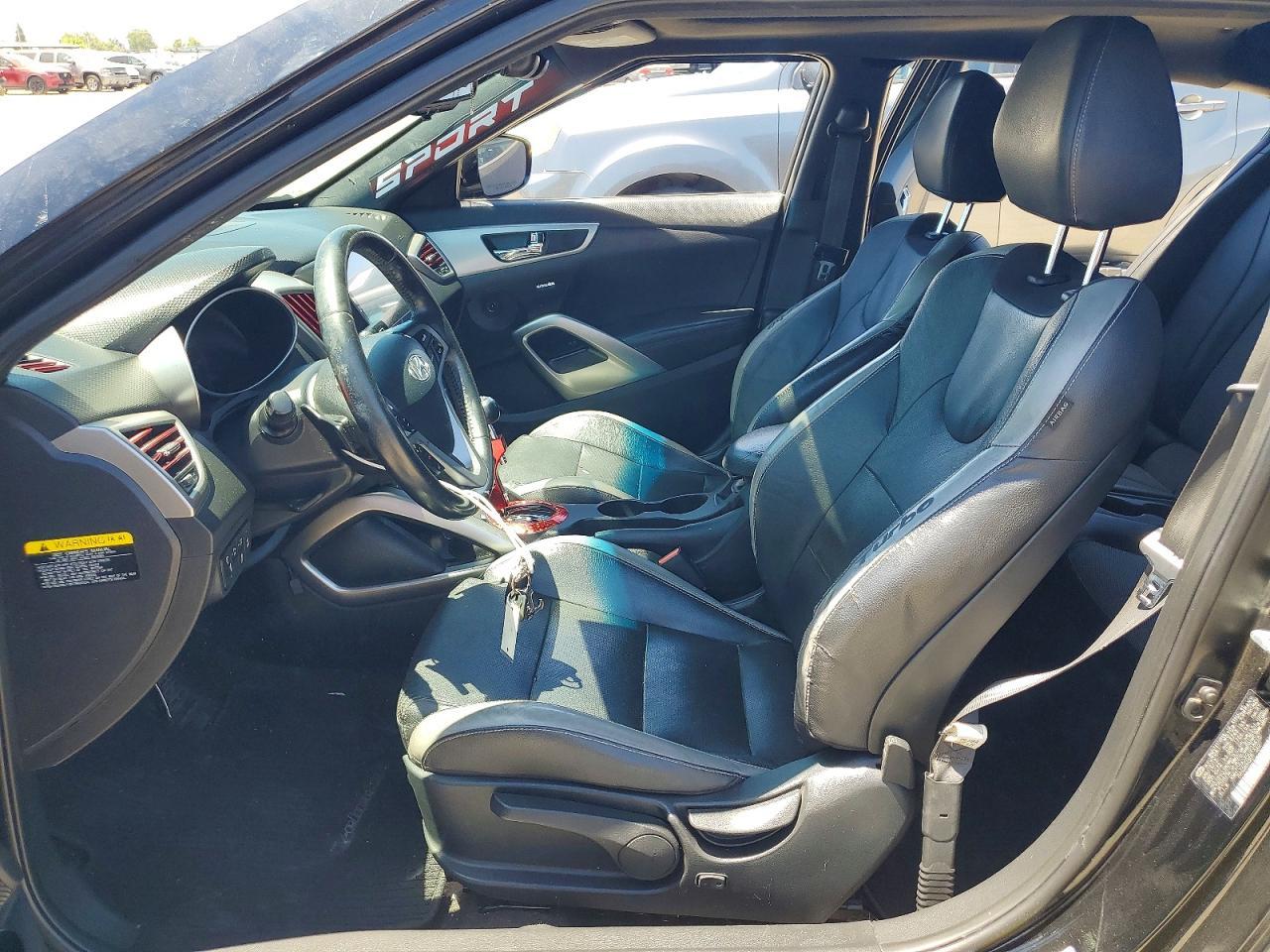 2016 Hyundai Veloster Base - Image 7