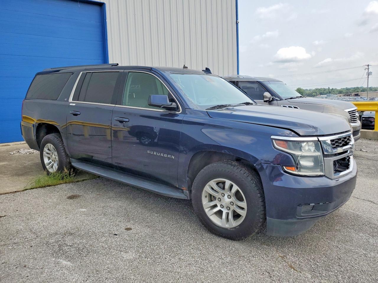 2019 Chevrolet Suburban K1500 Lt - Image 4