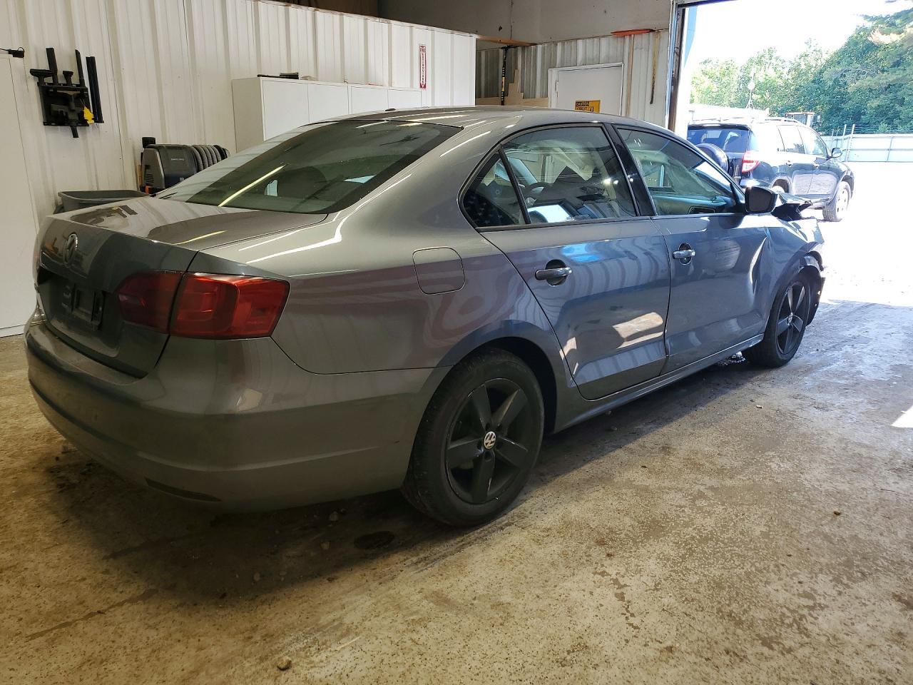 2014 Volkswagen Jetta Base - Image 3