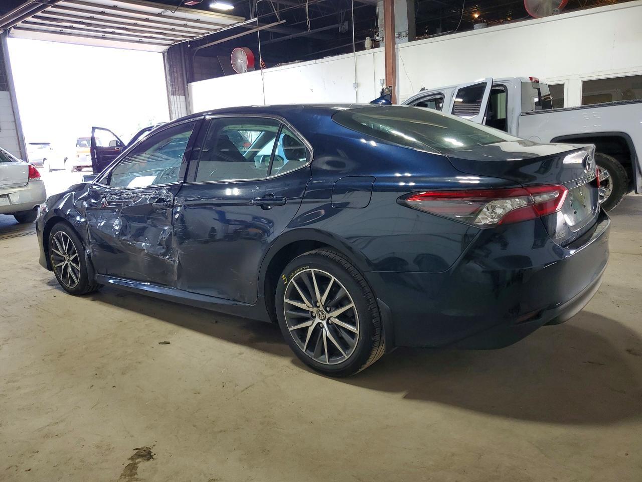 2021 Toyota Camry Xle - Фото 2