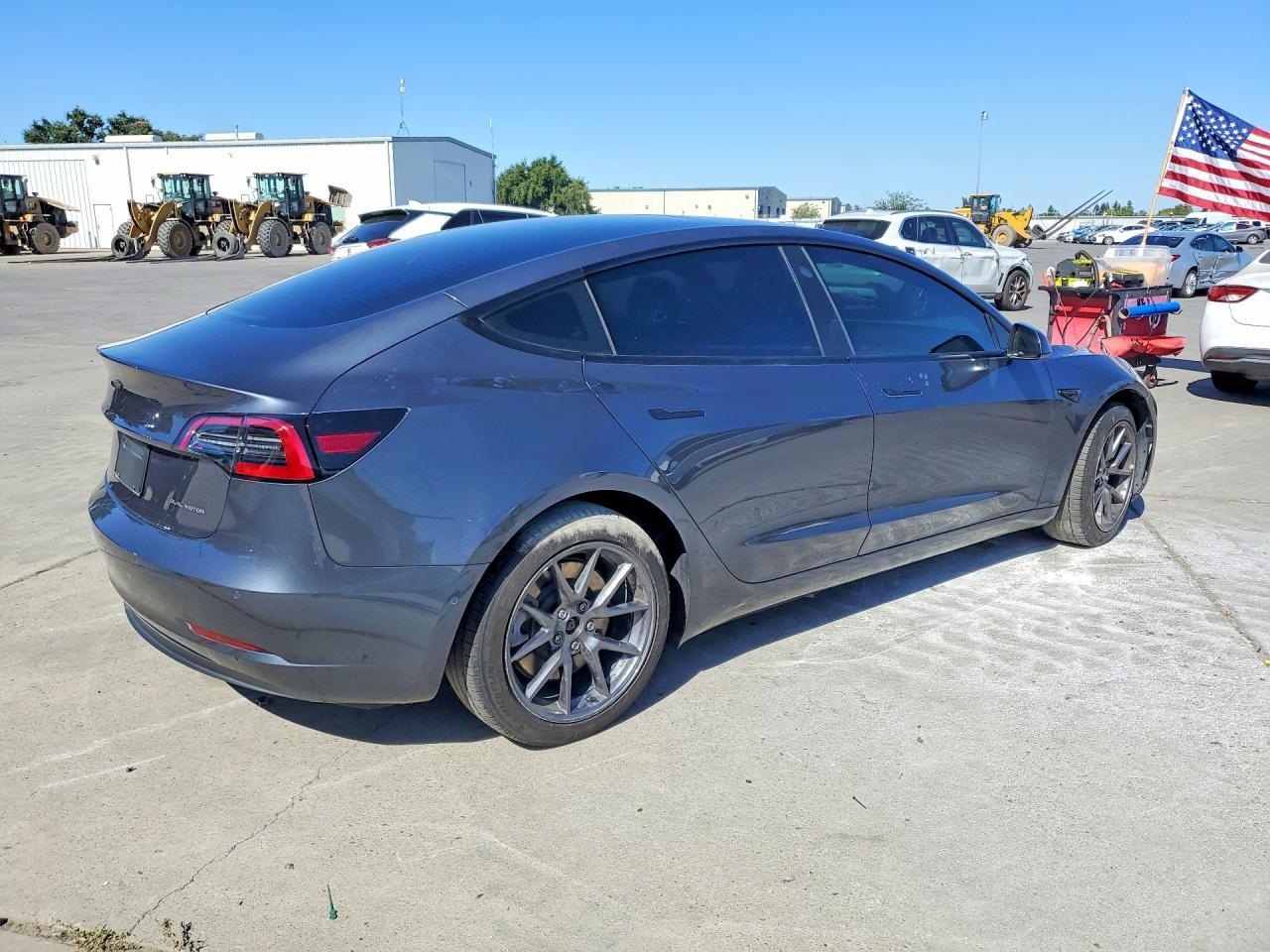 2022 Tesla Model 3 - Image 3