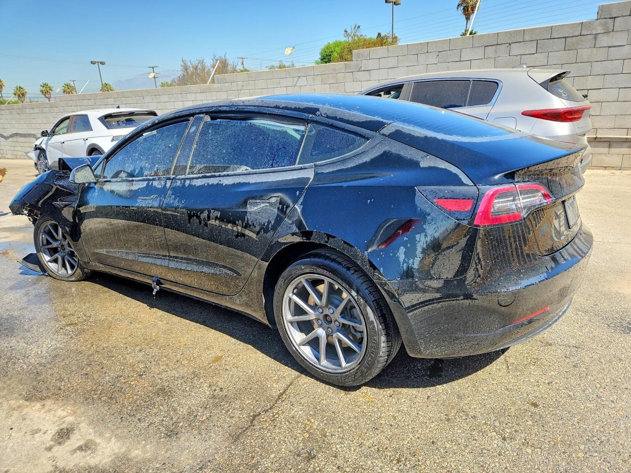 2022 Tesla Model 3 - Фото 2