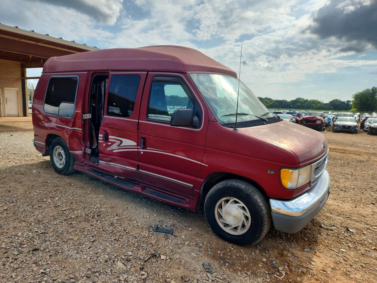 2000 Ford Econoline E150 Van - Image 4