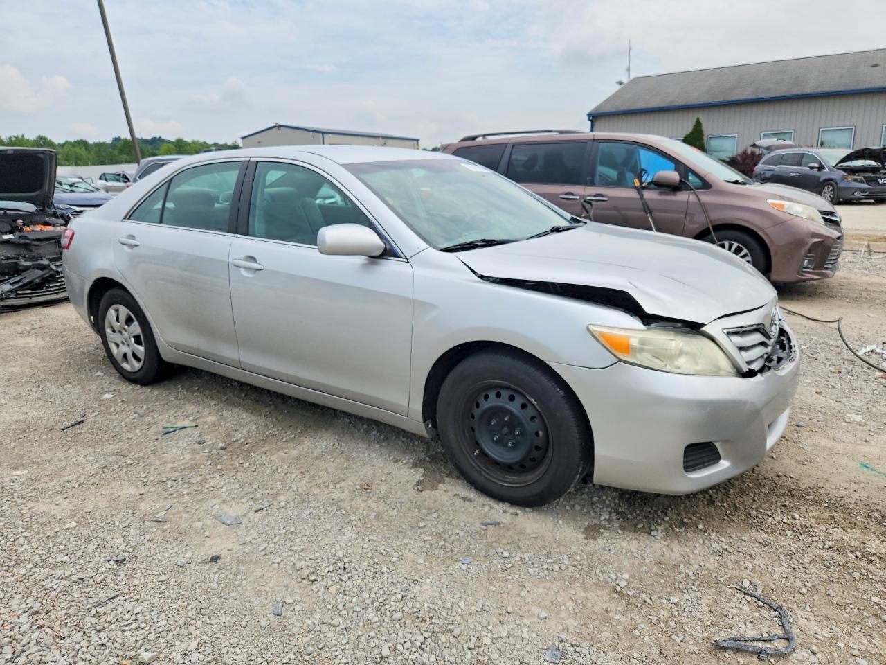 2010 Toyota Camry Le - Фото 4