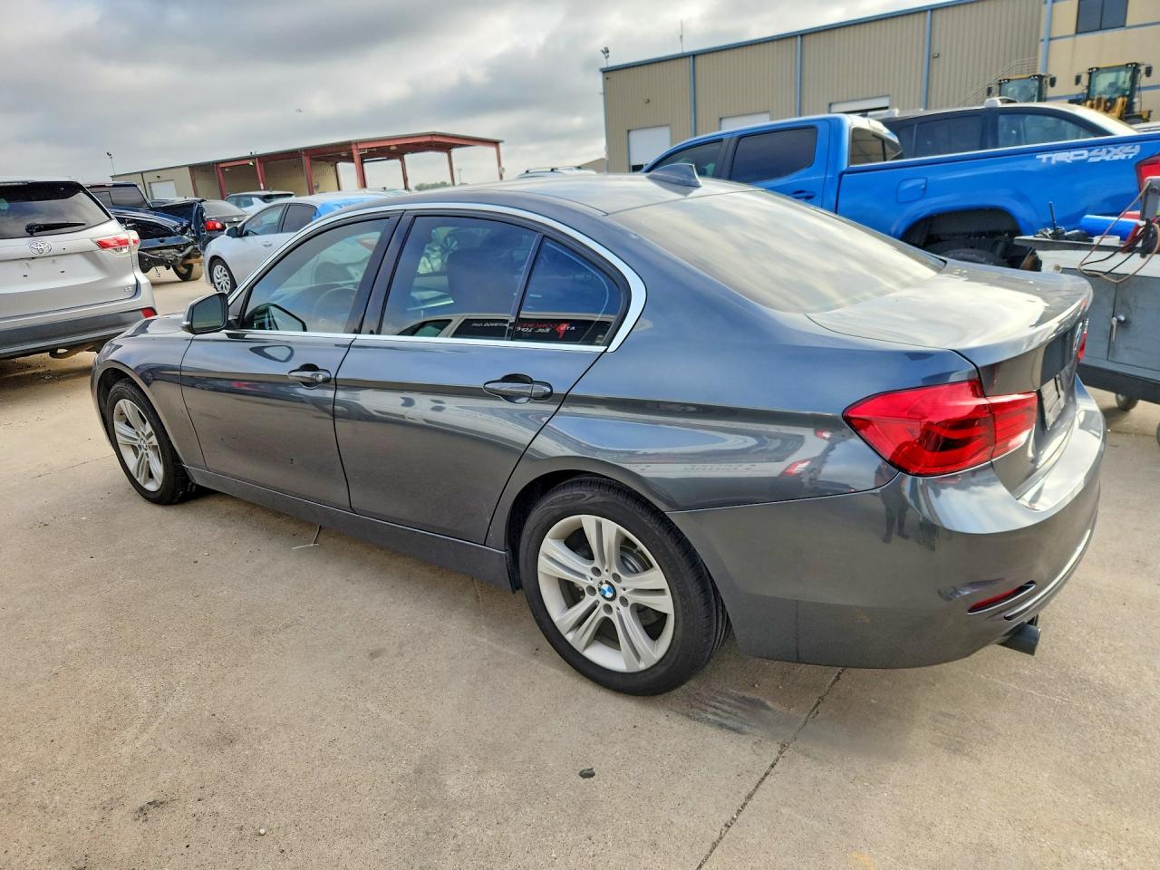 2018 BMW 330 I - Фото 2