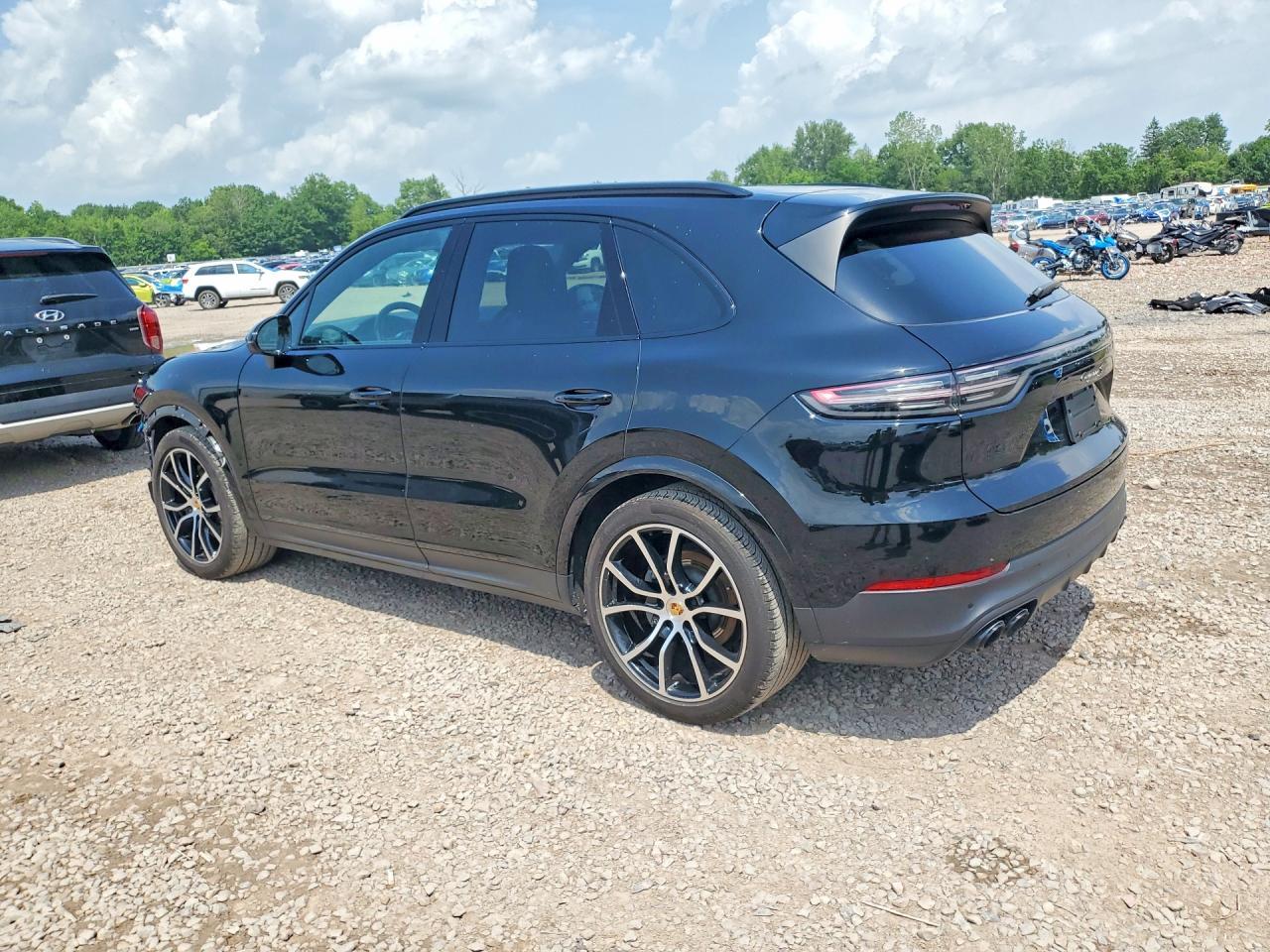 2023 Porsche Cayenne S - Фото 2