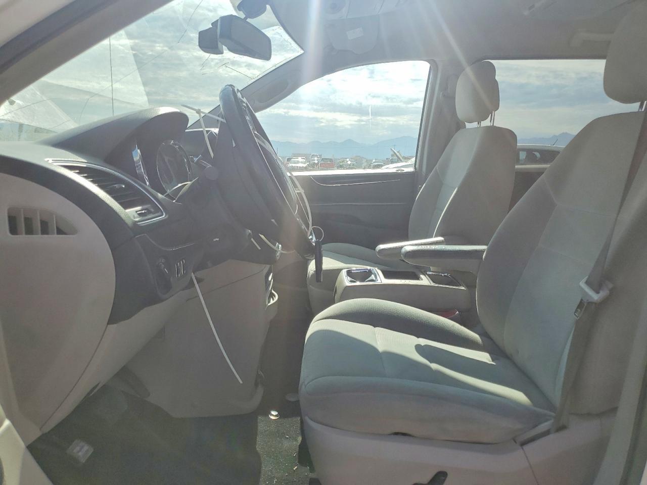 2012 Chrysler Town & Country Touring - Image 7