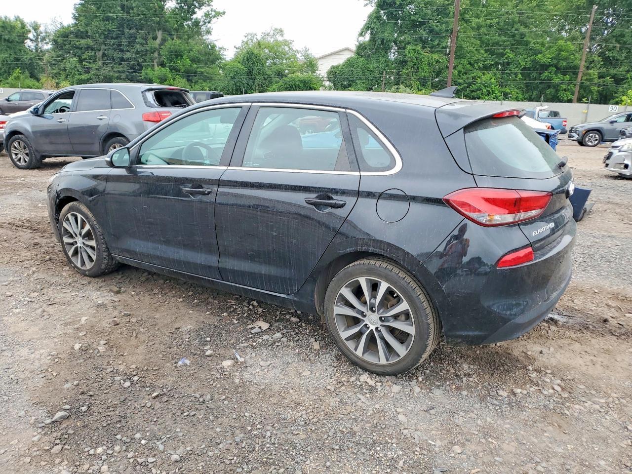 2019 Hyundai Elantra Gt Base - Image 2