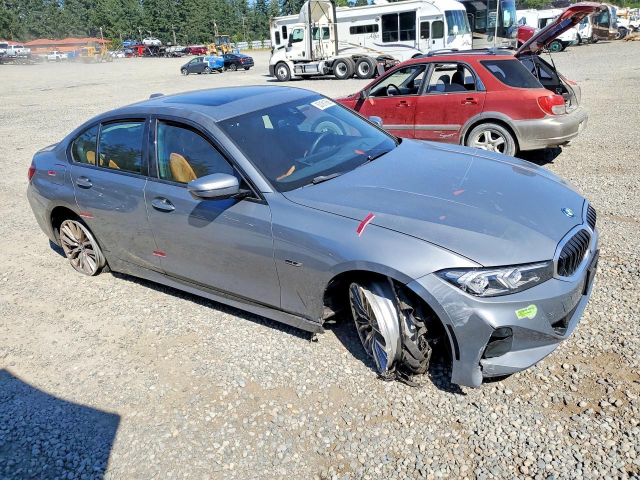2023 BMW 330E - Фото 4