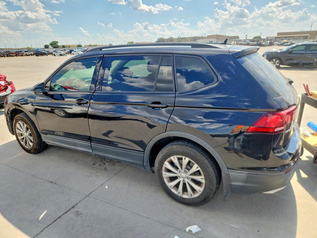 2020 Volkswagen Tiguan S - Фото 2