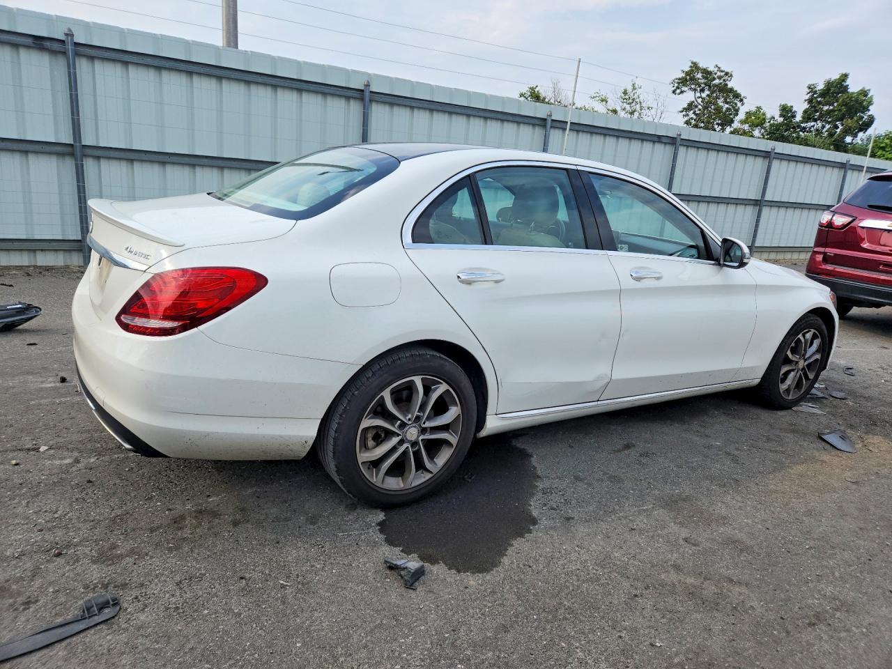 2016 Mercedes-Benz C 300 4Matic - Image 3