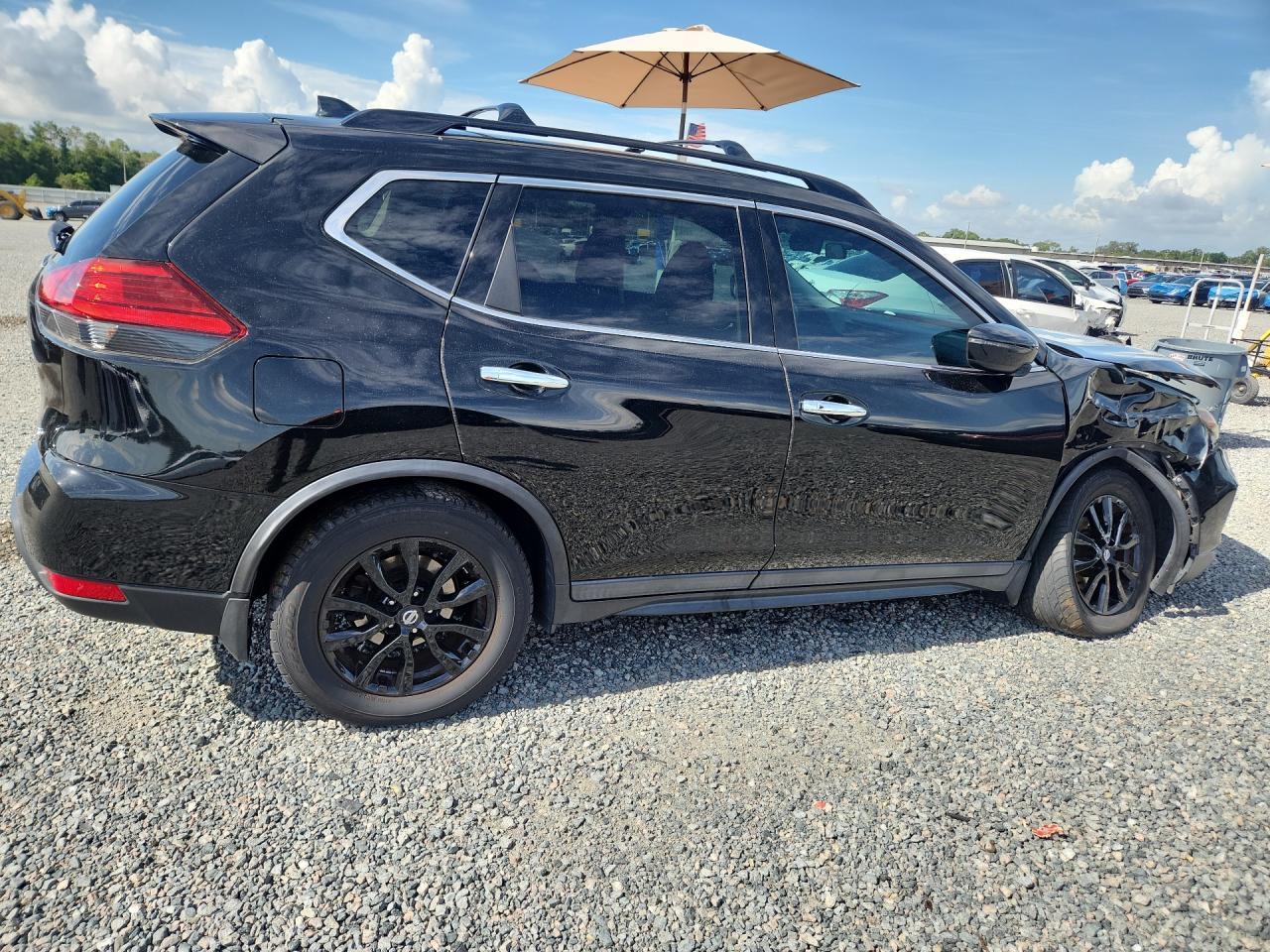 2017 Nissan Rogue Sv - Image 3