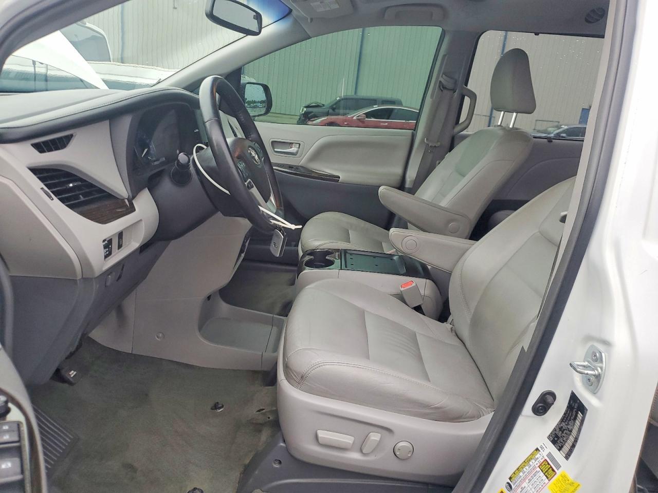 2017 Toyota Sienna Xle 8-Passenger - Фото 7