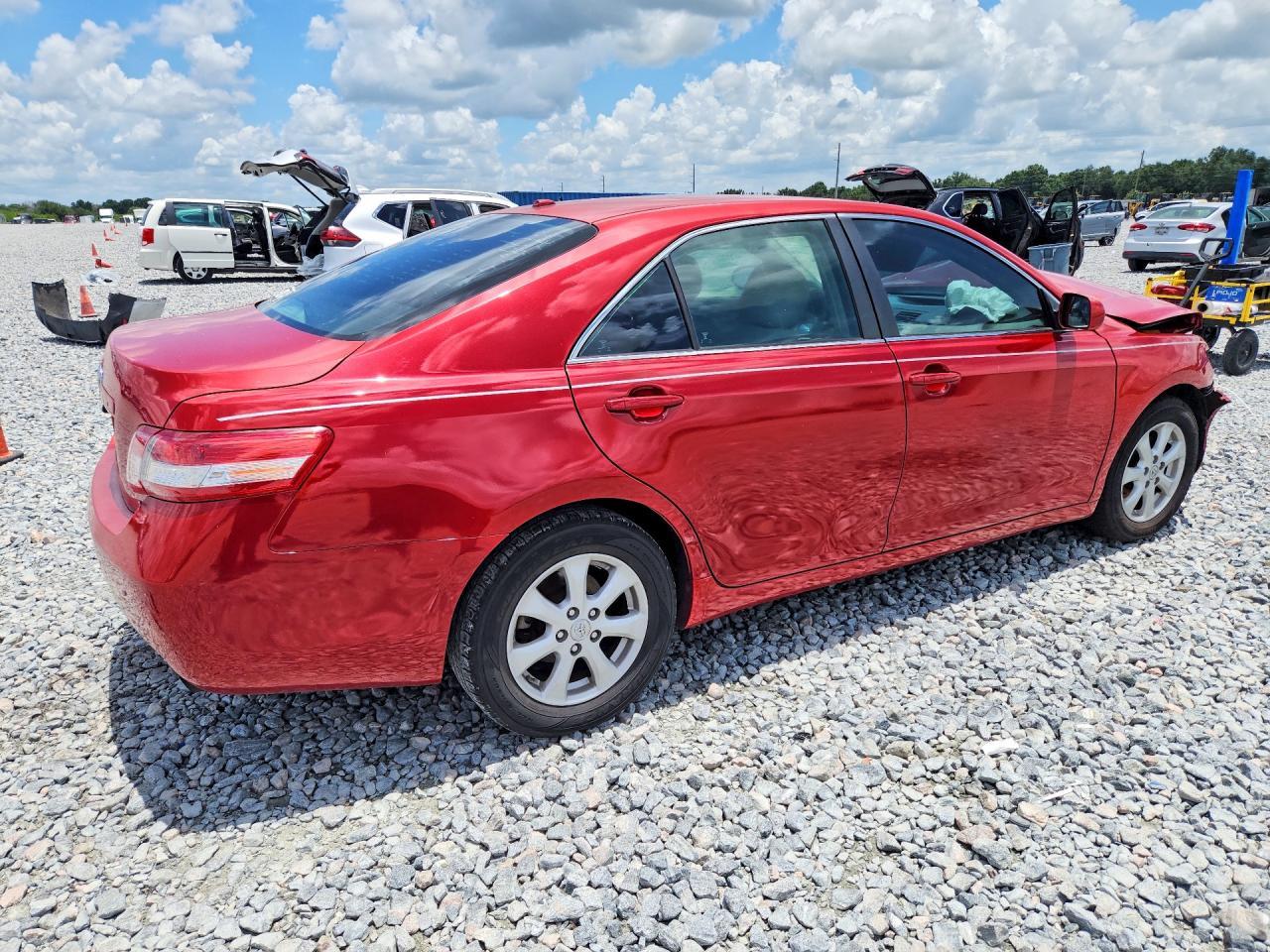 2011 Toyota Camry - Фото 3