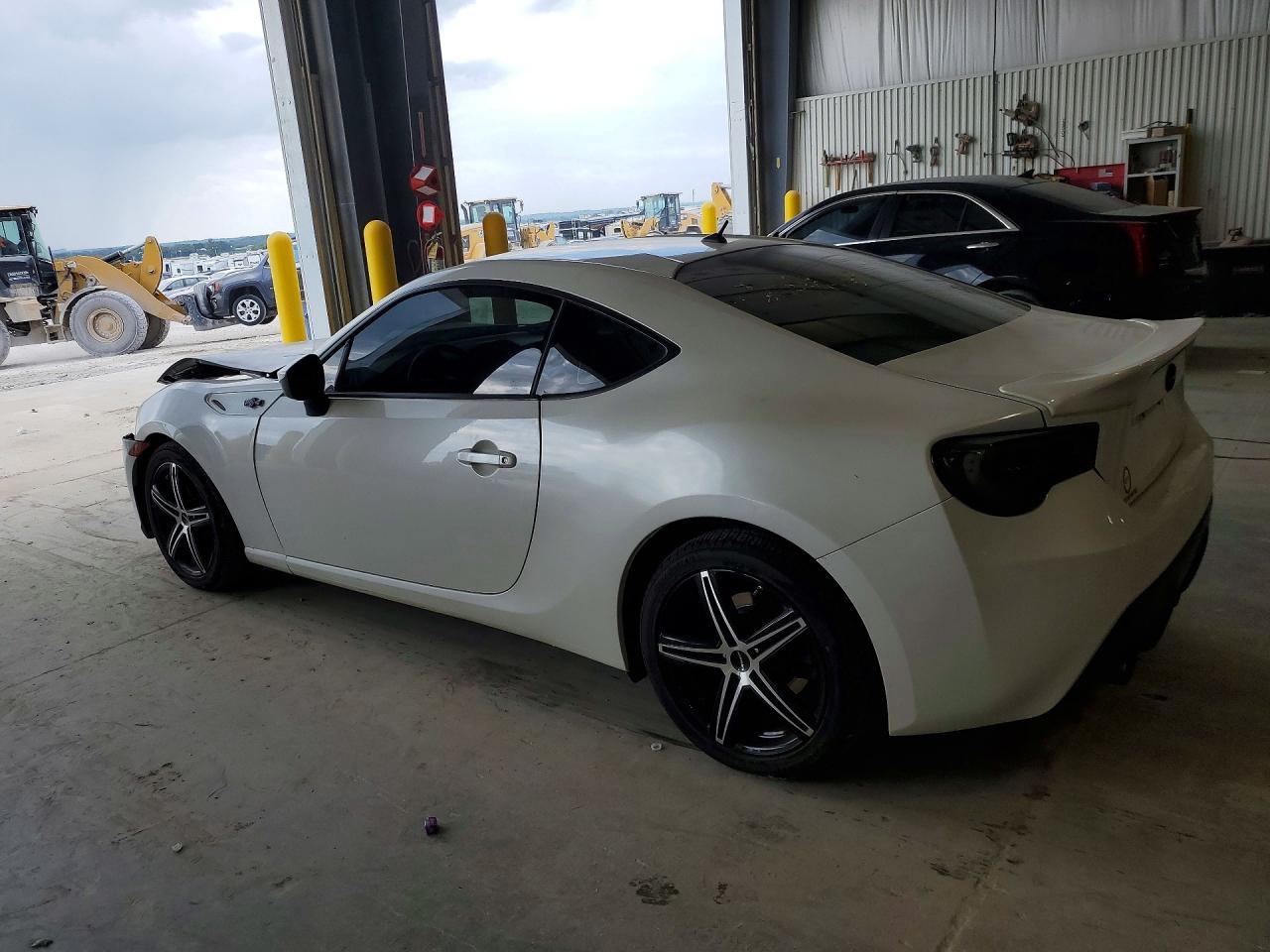 2014 Scion Scion - Image 2