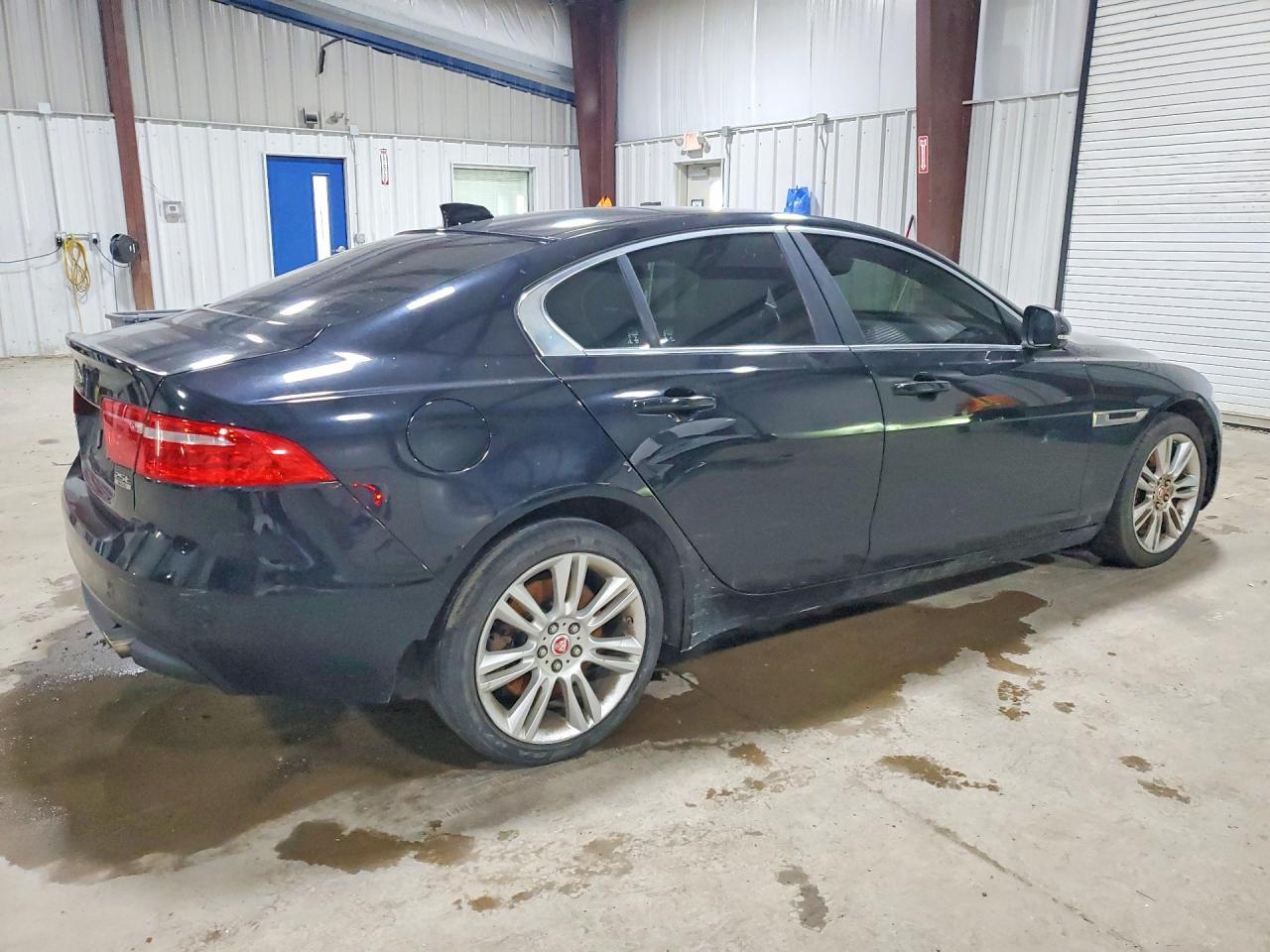 2019 Jaguar Xe - Image 3
