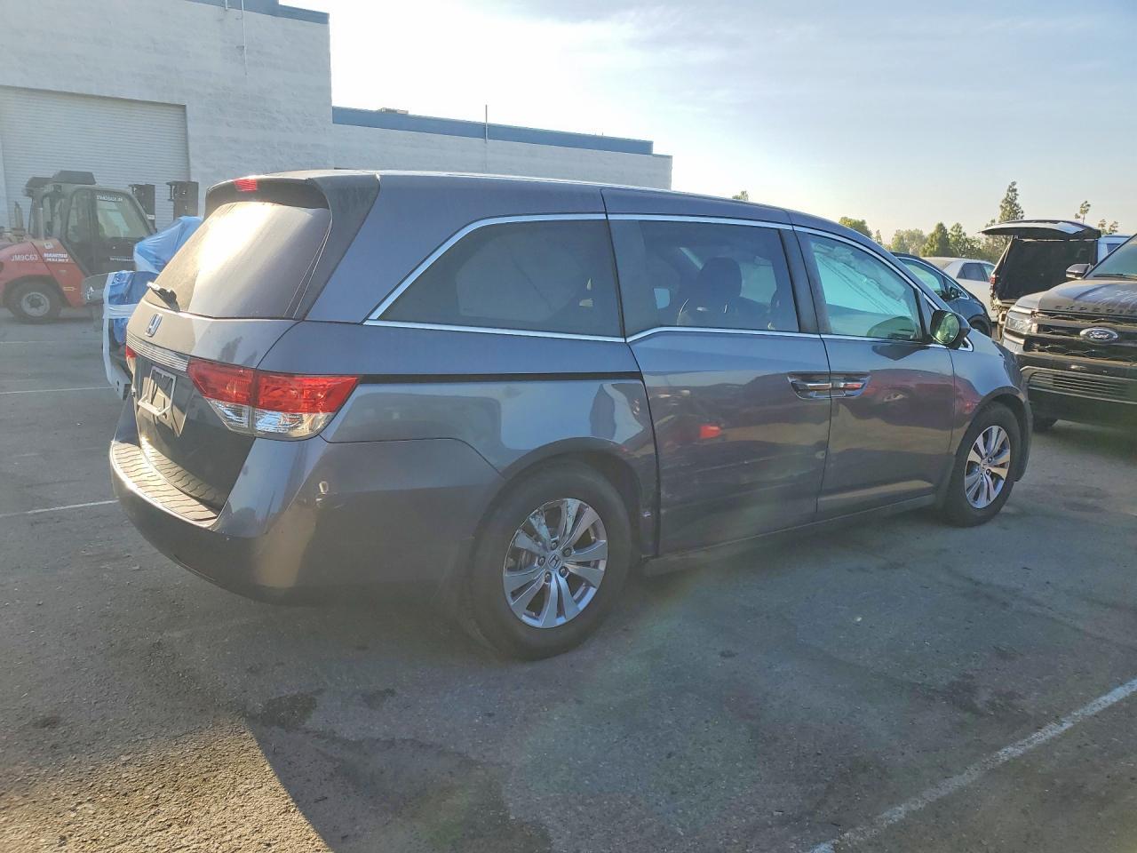 2015 Honda Odyssey Ex - Image 3