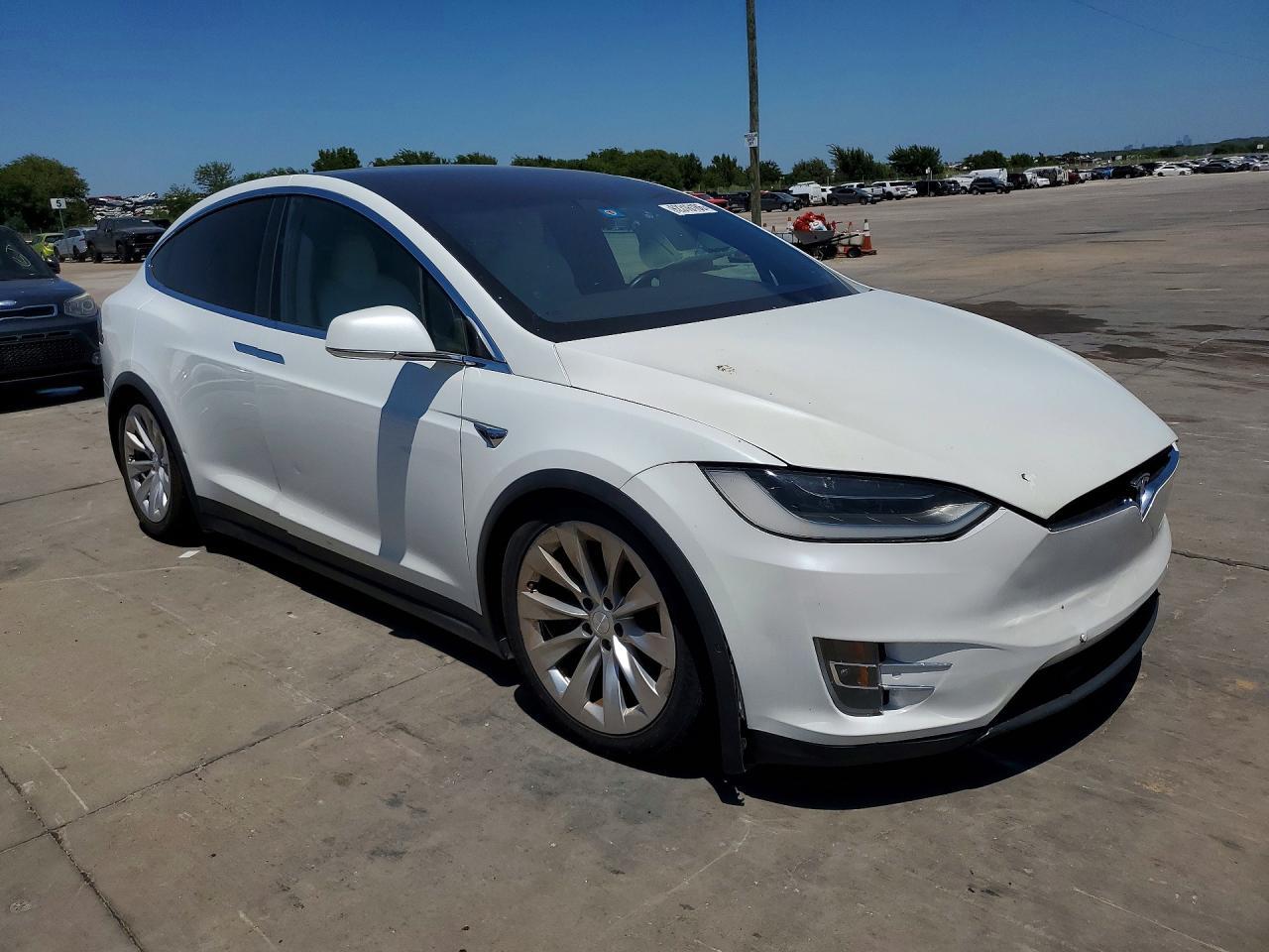 2020 Tesla Model X - Фото 4