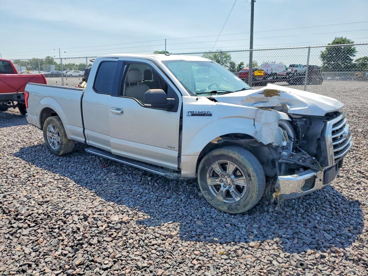 2016 Ford F150 Super Cab - Image 4