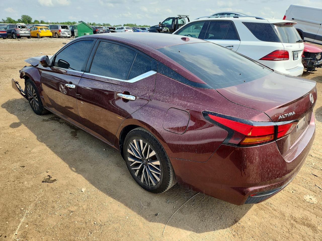 2023 Nissan Altima Sv - Image 2