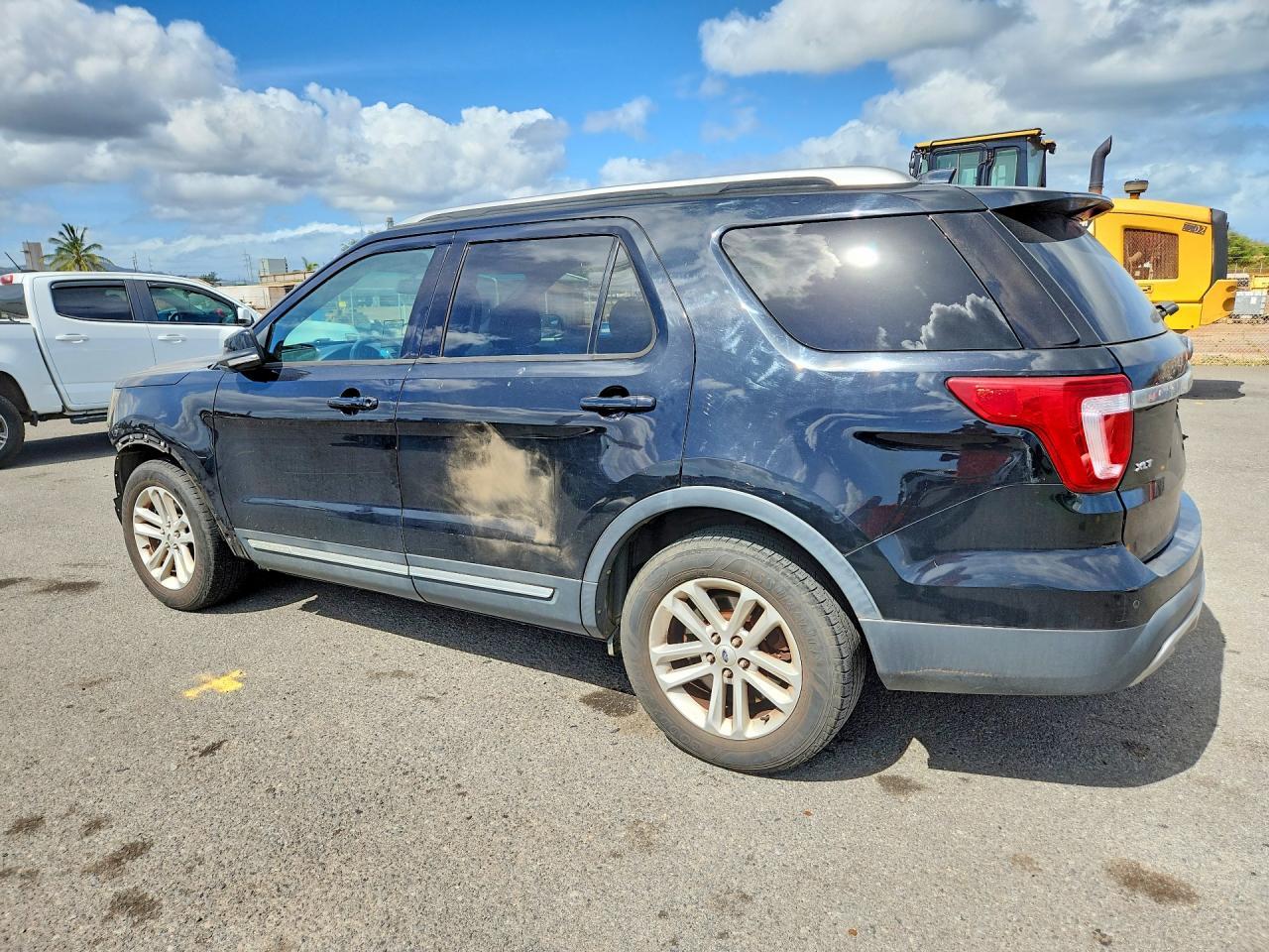 2016 Ford Explorer Xlt - Image 2