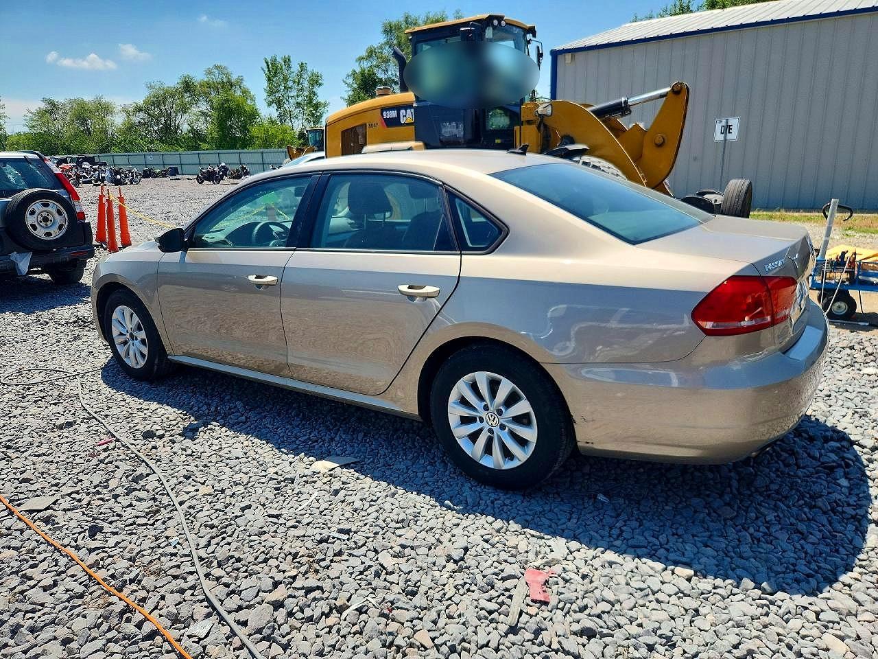 2015 Volkswagen Passat S - Фото 2