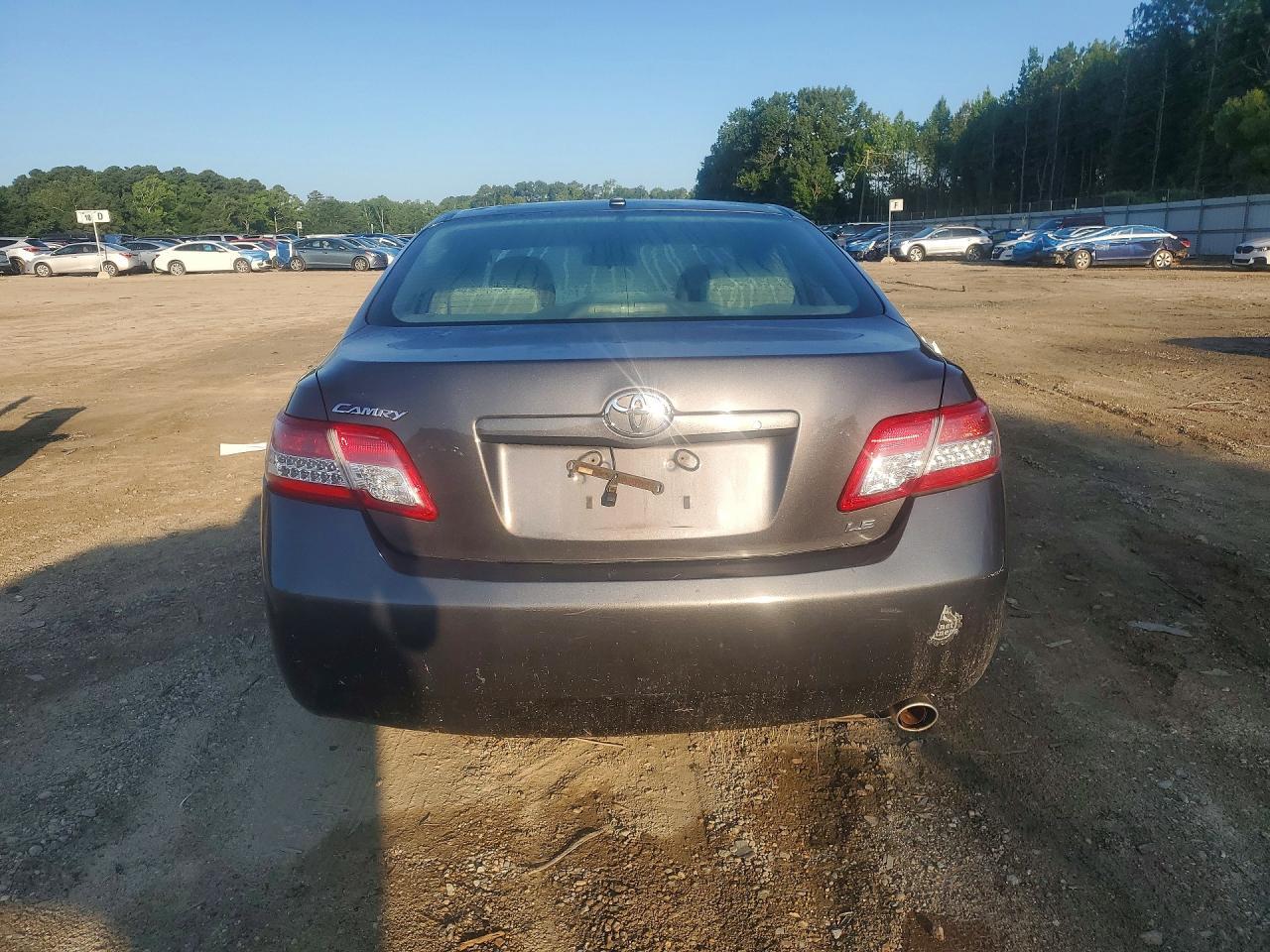 2011 Toyota Camry Le - Image 6