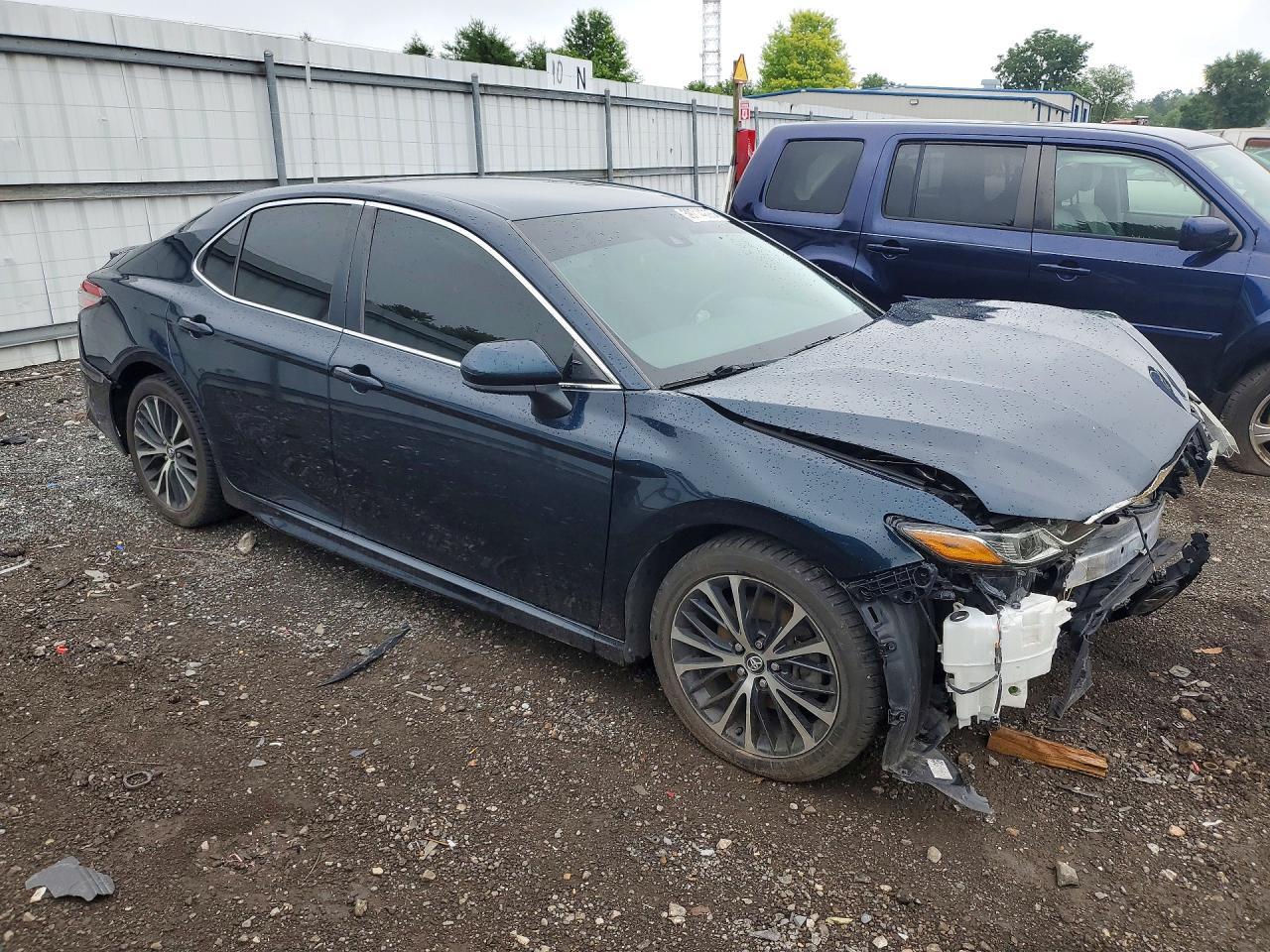 2018 Toyota Camry Se - Image 4