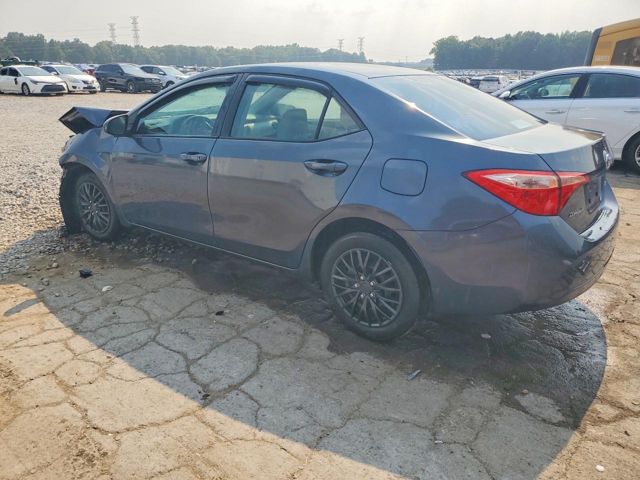 2017 Toyota Corolla Le - Фото 2