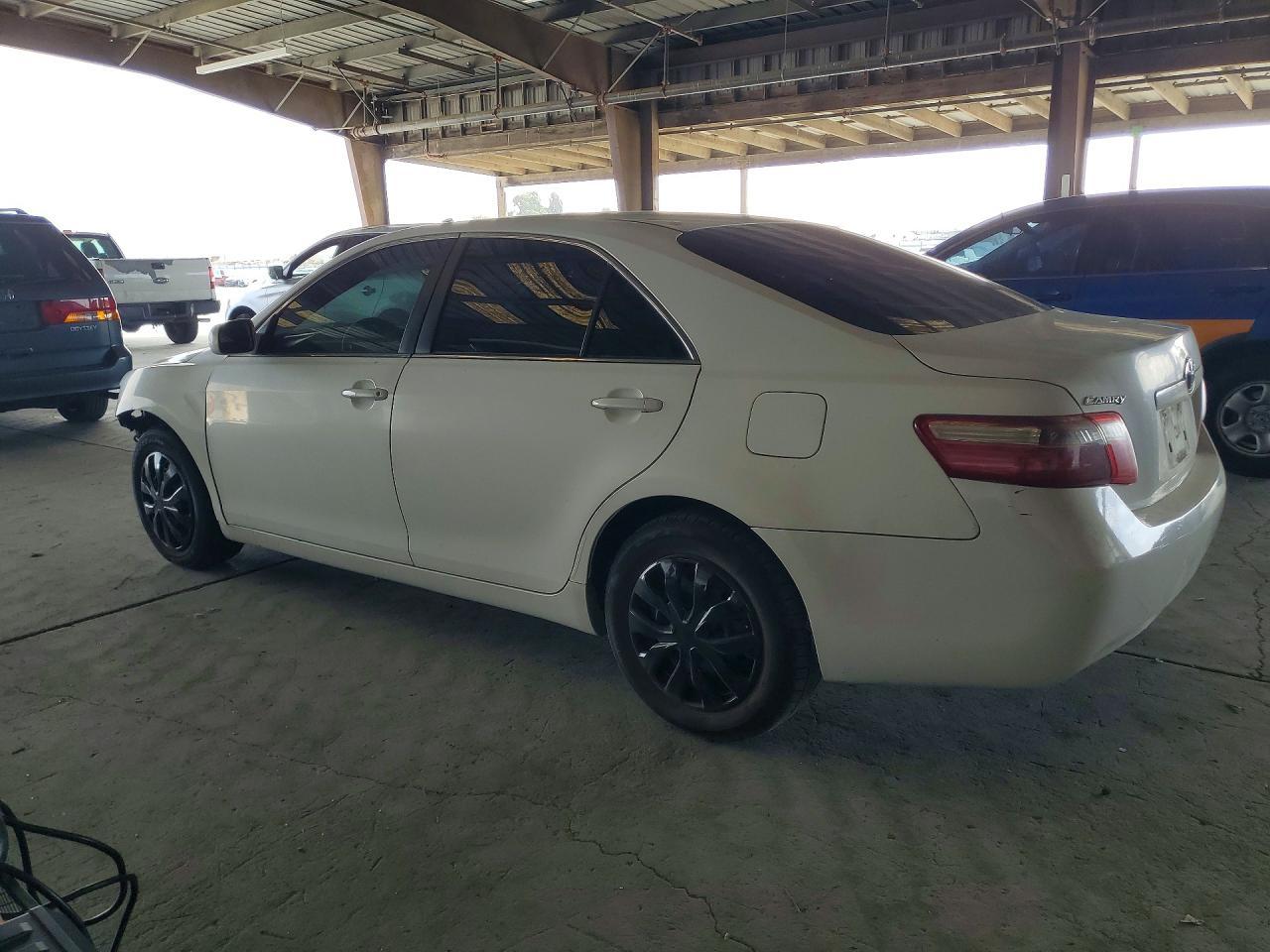 2009 Toyota Camry Le - Фото 2