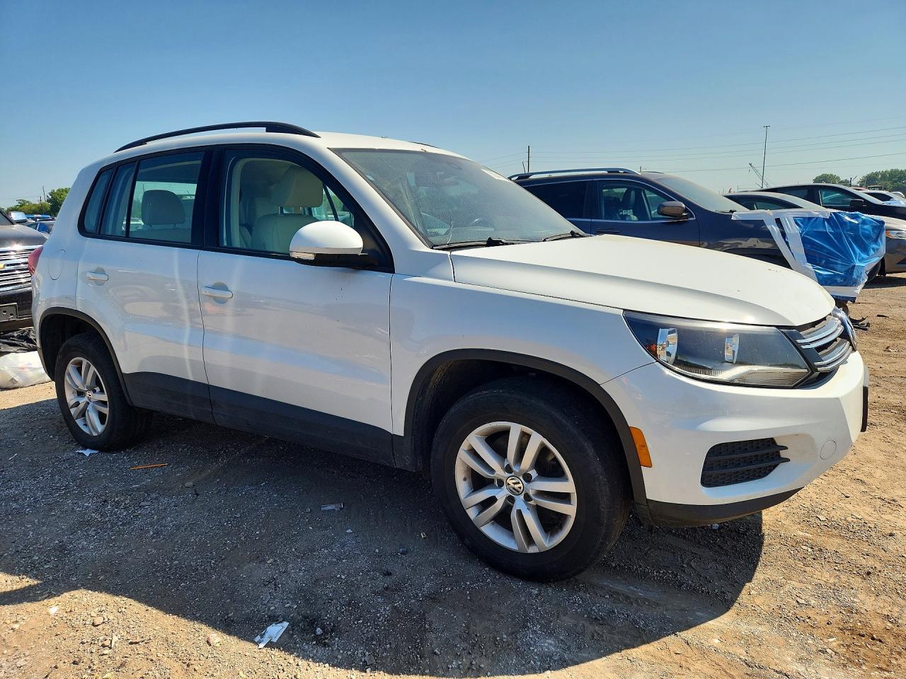 2017 Volkswagen Tiguan S - Фото 4