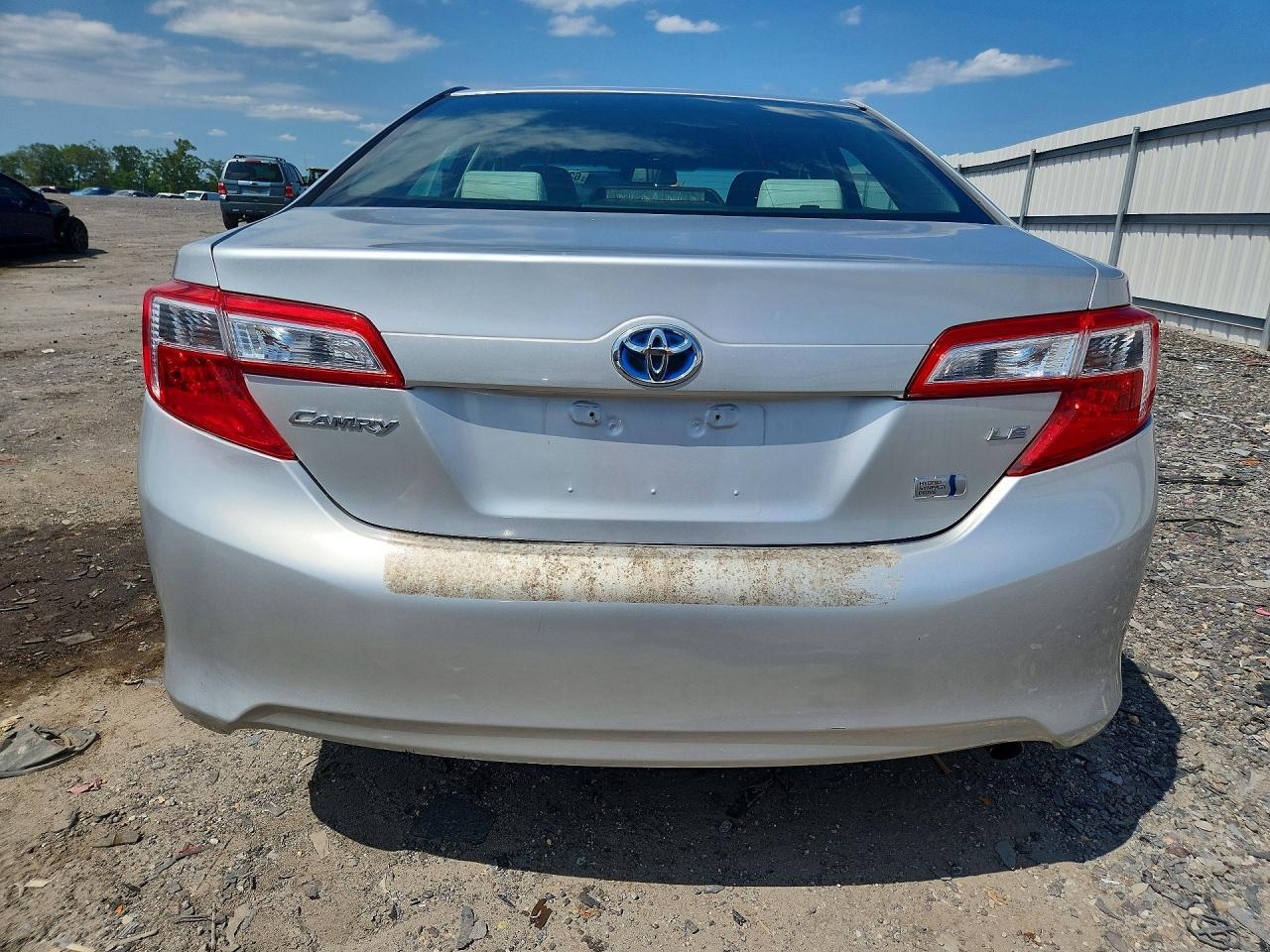 2012 Toyota Camry Hybrid Le - Image 6