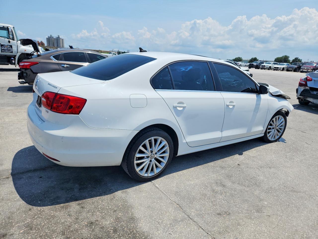 2014 Volkswagen Jetta - Image 3