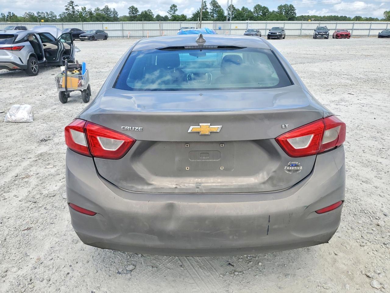 2018 Chevrolet Cruze Lt - Image 6