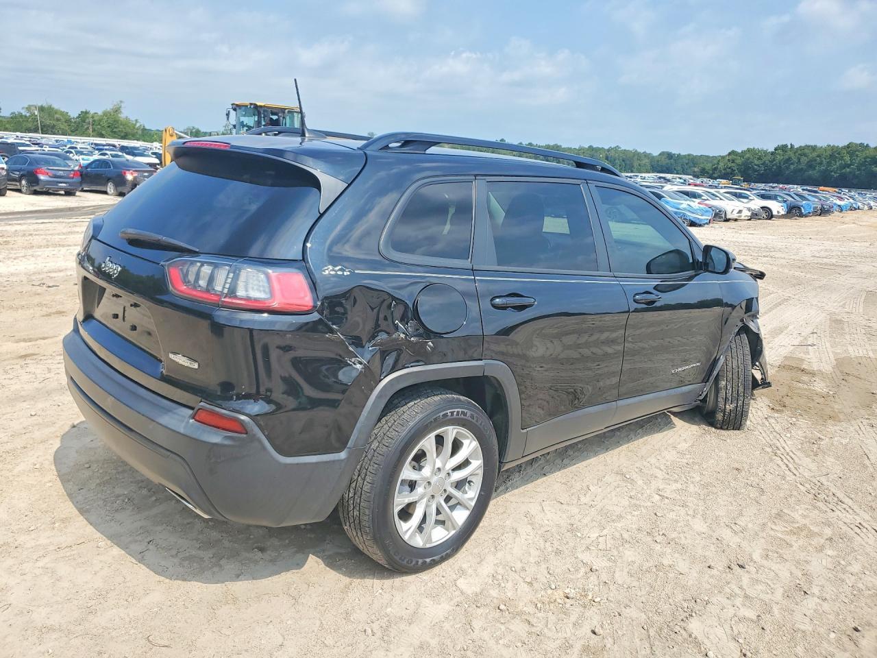 2022 Jeep Cherokee Latitude Lux - Image 3