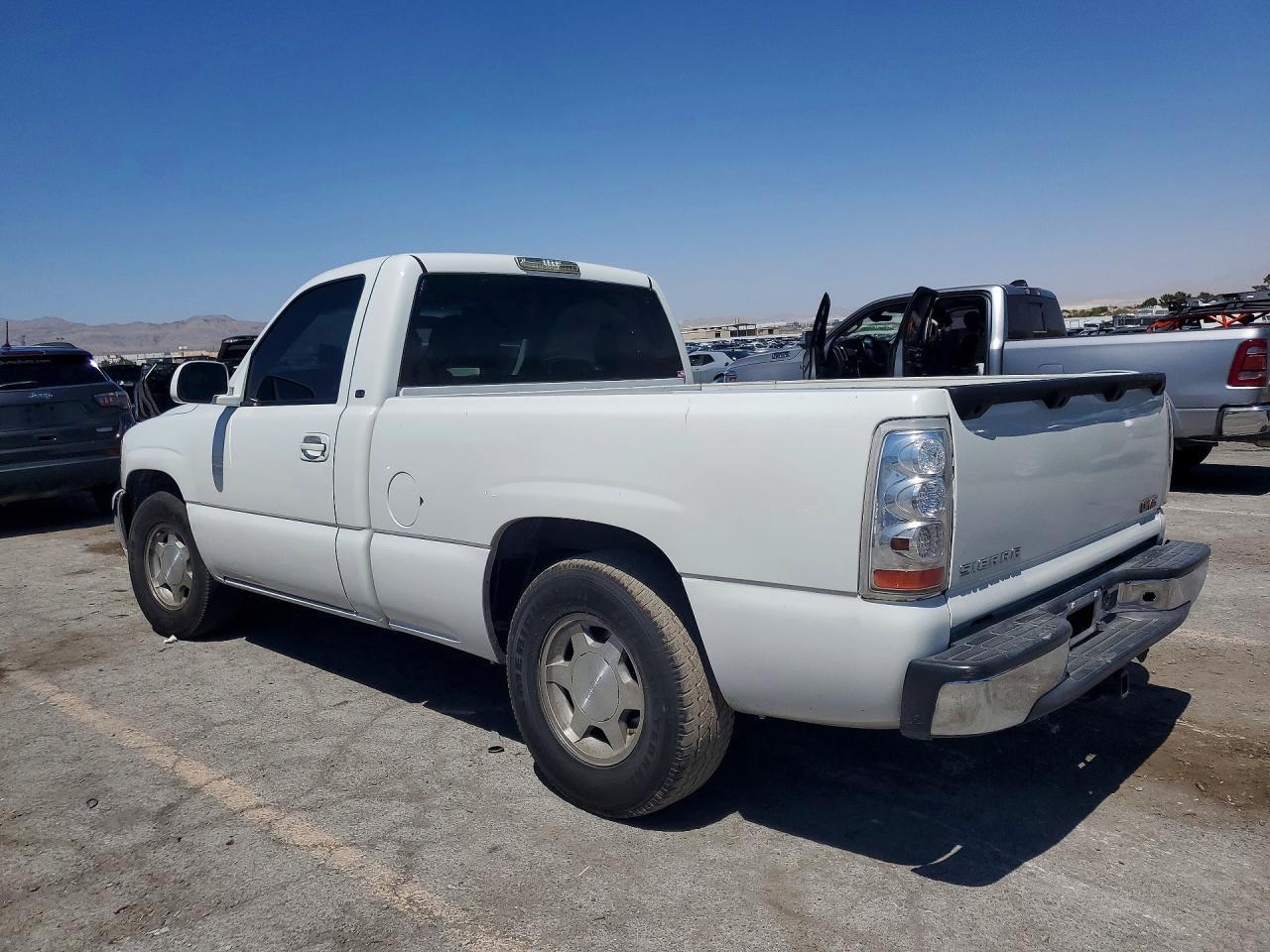 2002 GMC New Sierra C1500 - Фото 2