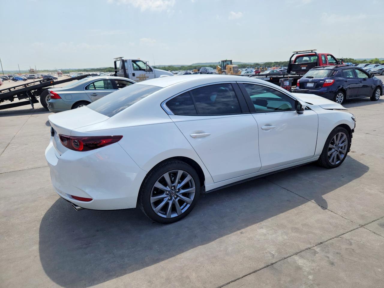 2025 Mazda 3 Preferred - Фото 3
