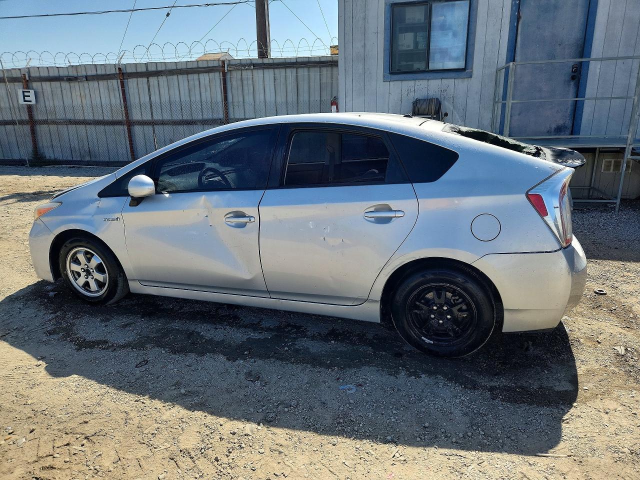 2015 Toyota Prius Two - Фото 2