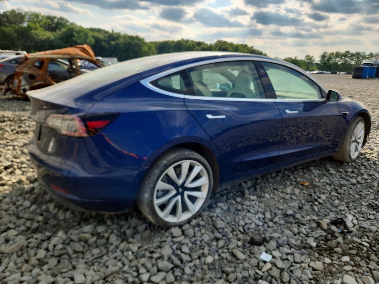 2019 Tesla Model 3 - Image 3